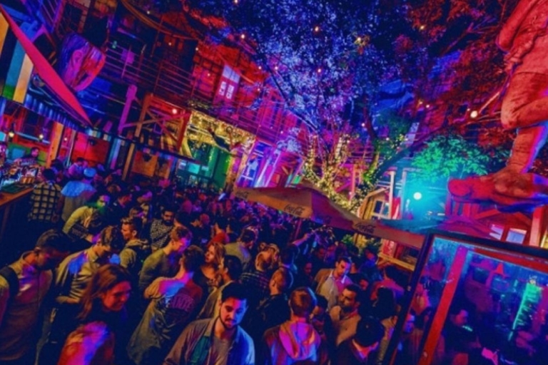 Boedapest: zelfgeleide bartour door het feestdistrictBoedapest: zelfgeleide partydistricttour met drankjes