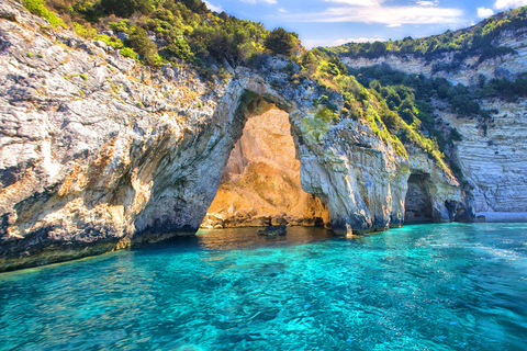 De Lefkimmi: Paxos, Antipaxos e passeio de barco pelas Grutas AzuisDe Lefkimmi: passeio de barco em Paxos, Antipaxos e Blue Caves