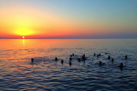 Sorrento: Rondvaart langs de kust bij zonsondergang met aperitiefSorrento: boottocht langs de kust bij zonsondergang met aperitief