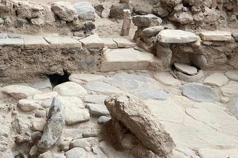 Explore Akrotiri: Private Guided Tour with Hotel Pick-Up