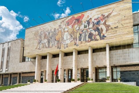 Tirana: hoogtepunten van de stad + Kaap van Rodon-tour met wijnproeverij