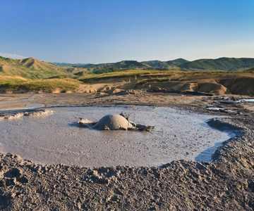 Bucharest: Muddy Volcanoes and Salt Mine Private Day Tour