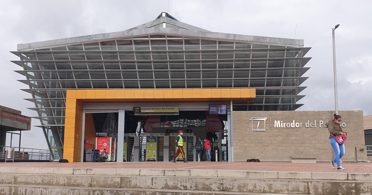 ボゴタ:シウダード ボリバル プライベート ツアー、ケーブル カー チケット付き GetYourGuide