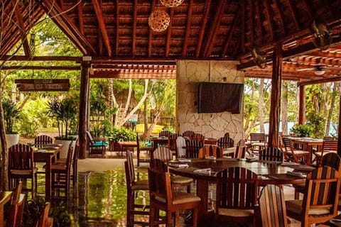 Tulum: Bacalar Boat Trip, Resort Pass, & Restaurant Voucher