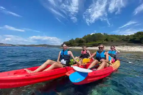 Hvar : Excursion autoguidée en kayak sur les îles Pakleni
