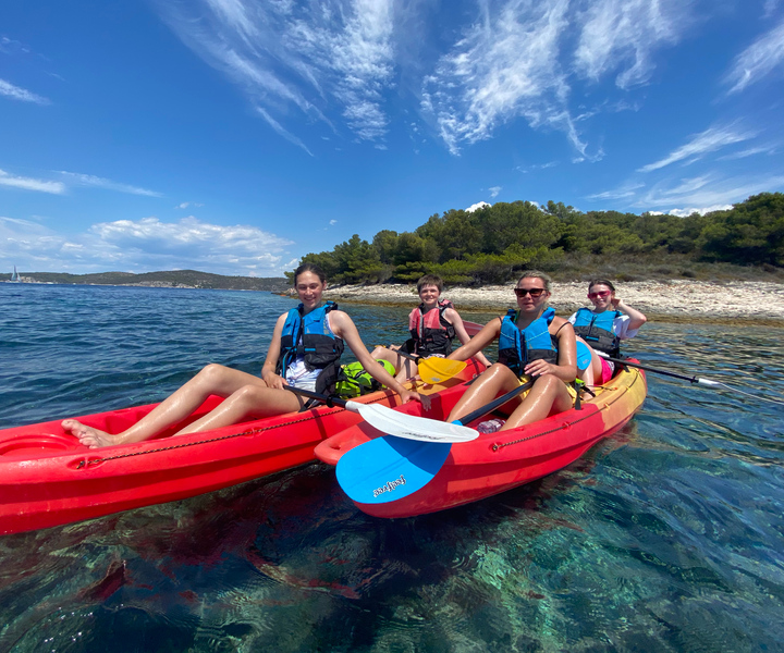 Hvar: tour in kayak senza guida delle Isole Pakleni