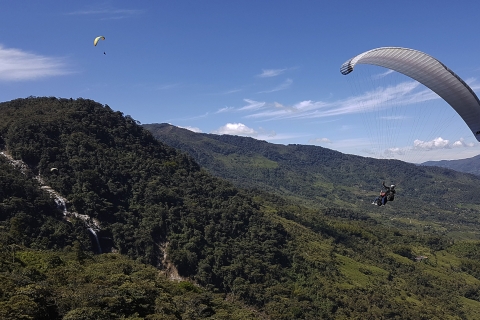 Gleitschirmfliegen über riesige Wasserfälle Privattour ab MedellinGleitschirmfliegen über riesige Wasserfälle Privattour