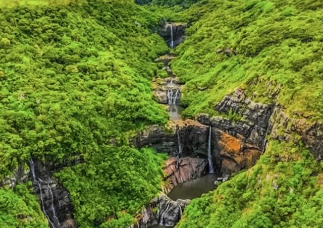 Mauritius: Full Canyon Tamarind Falls 5-Hour Hike