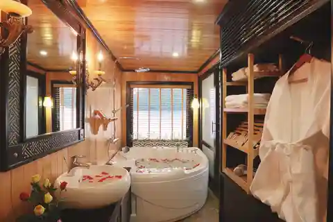 Desde Hanói: Crucero de 3 días por la Bahía de Ha Long con jacuzzi privado