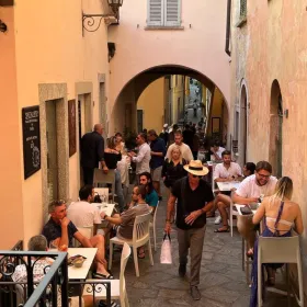 Varenna: Weinverkostung und Eintrittskarte für das Castello di Vezio