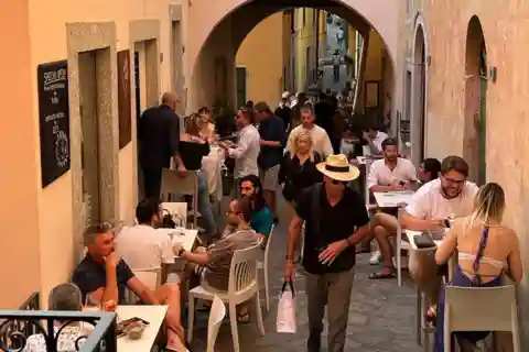 Wine Tasting and Entry Ticket to Castello di Vezio