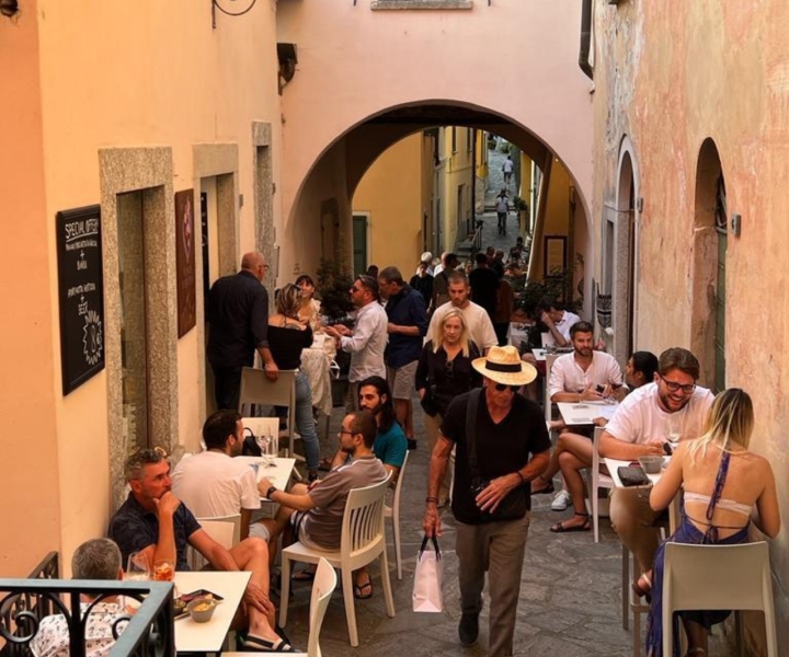 Varenna: Wine Tasting and Entry Ticket to Castello di Vezio