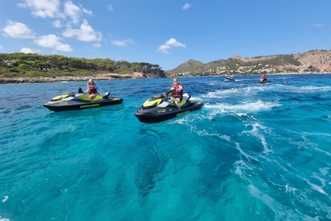 Cala Millor: jetskitour door de zeeleeuwengrot of de grotten van ArtàJetskitour Cala Millor Baai
