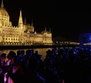 Budapest: Mid-Week Techno Party Danube Cruise and Club Entry