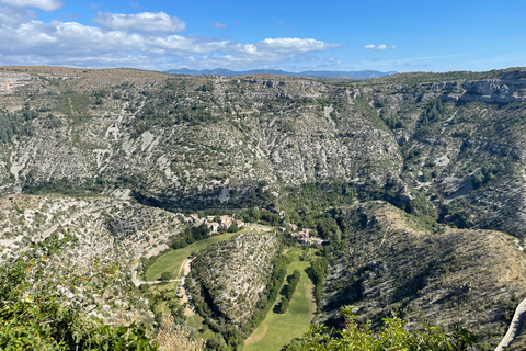 Montpellier: Visita il Circo di Navacelle e il suo mulino medievaleMontpellier: gita di un giorno al Cirque de Navacelles e Foux de la Vis