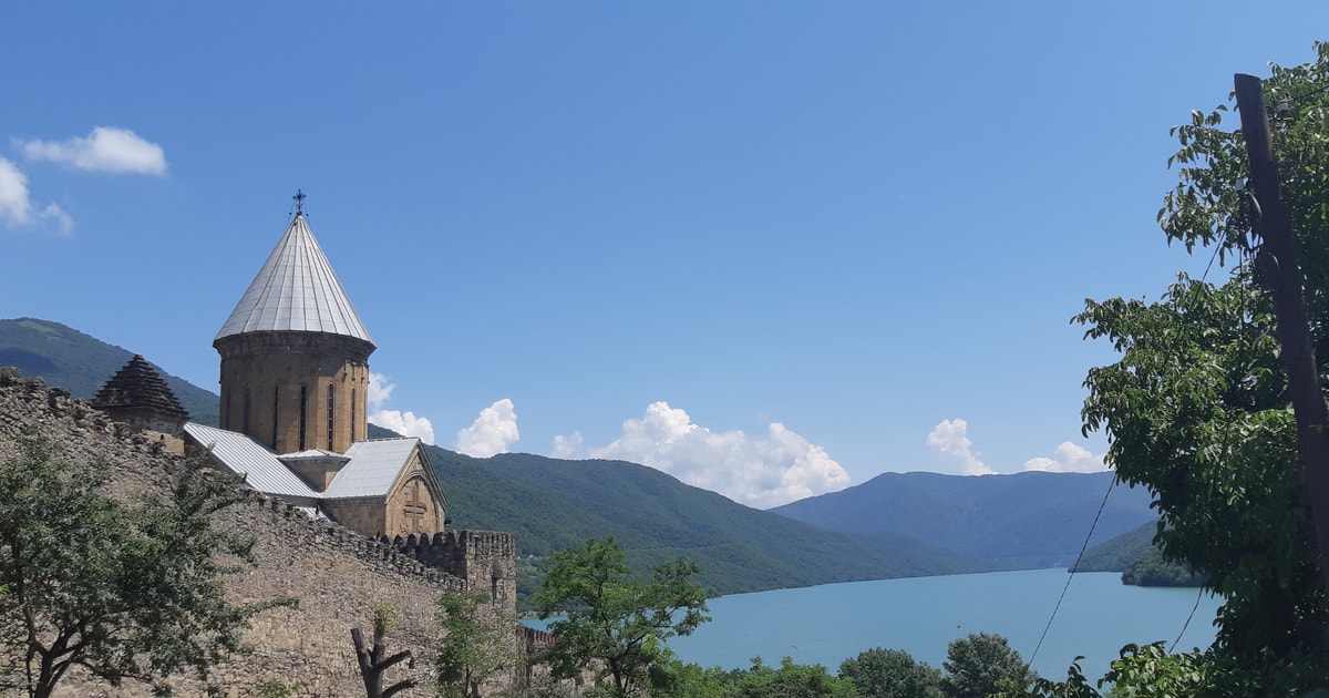 Reise zum Großen KaukasusGebirge Kasbegi GetYourGuide