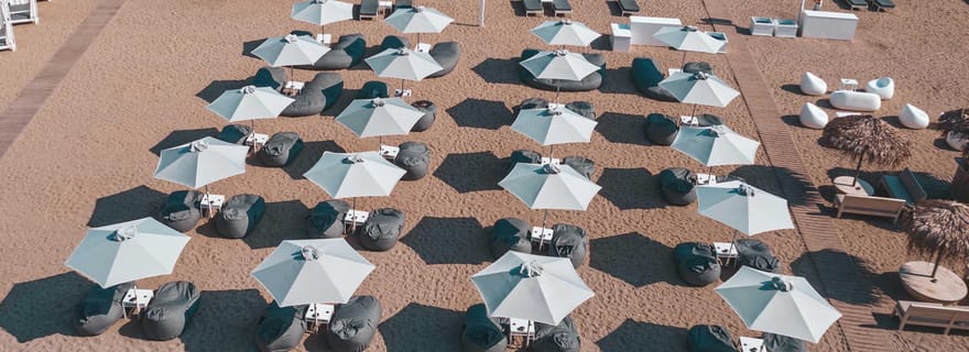 Mykonos : Plage super paradisiaque avec solarium au Thalas Mykonos