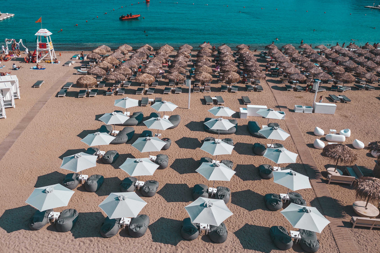 Mykonos: Super Paradijselijk Strand met Zonnebank bij Thalas MykonosZonnebank op de eerste rij