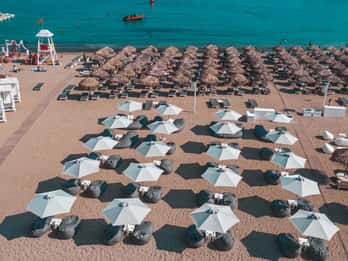 Mykonos: Spiaggia Super Paradise con lettino al Thalas Mykonos