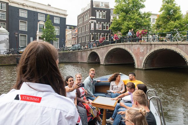 Amsterdam: tour in barca aperta con guida locale
