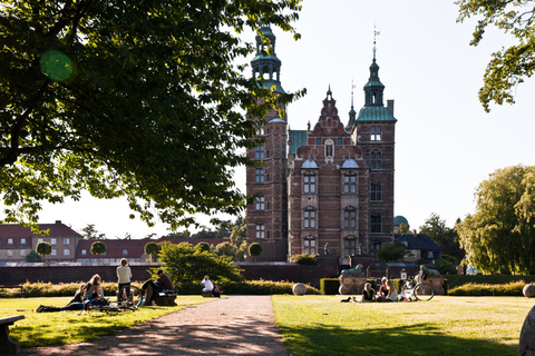 Copenhagen: Private Guided Walking Tour of Rosenborg Castle