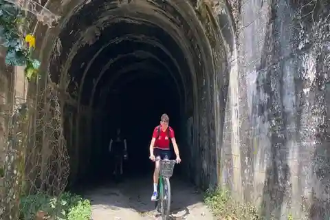 Medellín: Full-Day Mountain Bike Tour with Lunch