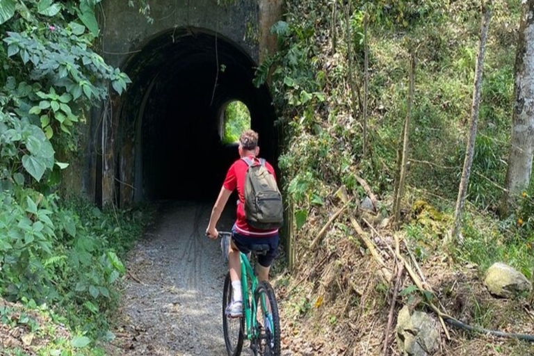 Medellín: tour de día completo en bicicleta de montaña con almuerzo