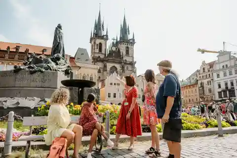 Tour della città di Praga di 5 ore, pranzo e spuntino locale inclusi.