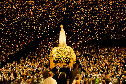 From Lisbon: Fatima Night Tour for the Procession of Candles