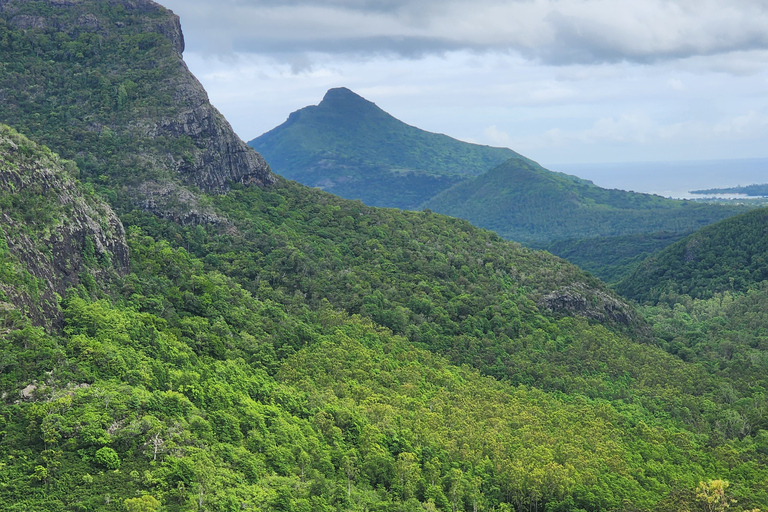 Flic en Flac: Prywatna wycieczka z przewodnikiem po Dolinie Czarnej RzekiPrywatna wycieczka z przewodnikiem po Black River Valley