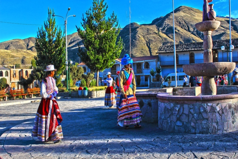 Von Arequipa: Tour durch den Colca Canyon mit Transfer nach Puno 2D/1N