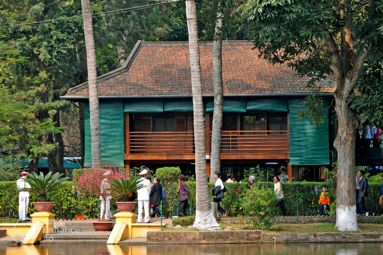 Depuis Ha Noi - Visite privée d'une journée avec voitureDepuis Ha Noi, visite privée de la ville en voiture avec guide touristique