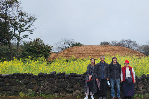 Wyspa Jeju: całodniowa, konfigurowalna prywatna wycieczka samochodowa z przewodnikiemWycieczka vanem (do 7 osób)