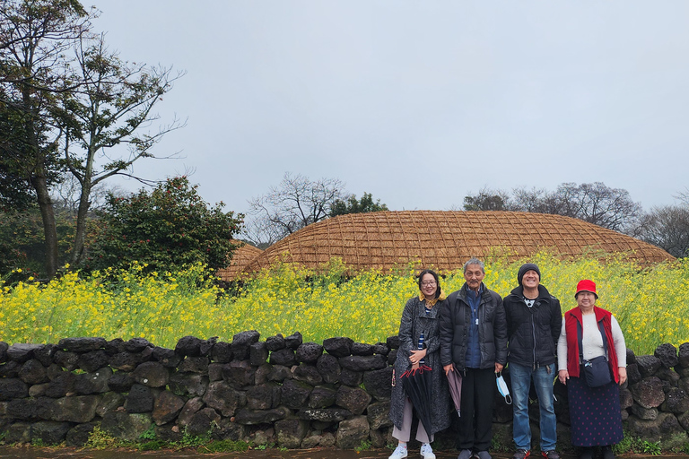 Die Insel Jeju: Ganztägige anpassbare private geführte AutotourTour mit dem Van (bis zu 7 Personen)