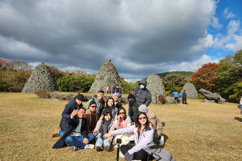 Île de Jeju : Journée complète de visite guidée en voiture privée personnalisableVisite en Combi Van (jusqu&#039;à 13 personnes)