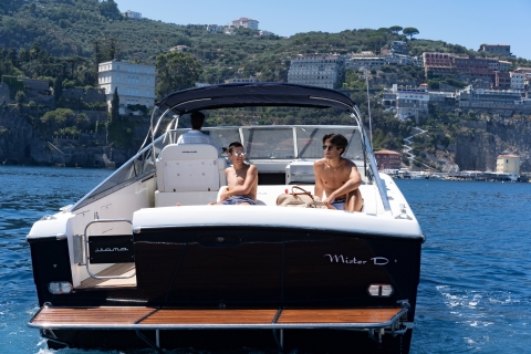 CAPRI E NERANO PRIVATE YACHT TOURCapri et Nerano en yacht privé au départ de Sorrente