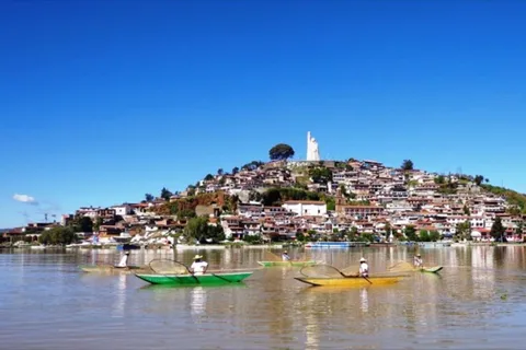 Patzcuaro - Janitzio Recorrido para observar las "redes de mariposas"