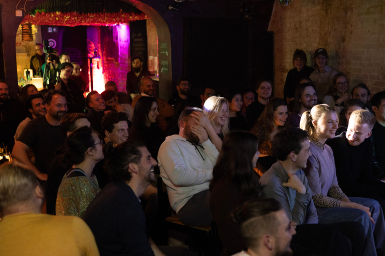 Berlin: Dark Humor Comedy Show på engelska på Kara Kas Bar: Berlin: Mörk Humor Comedy Show på engelska på Kara Kas Bar