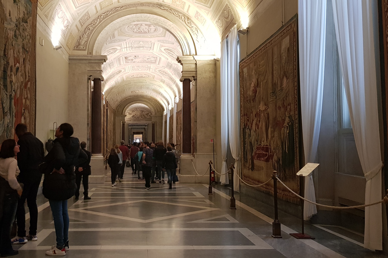 Roma: Tour per piccoli gruppi dei Musei Vaticani di prima mattina