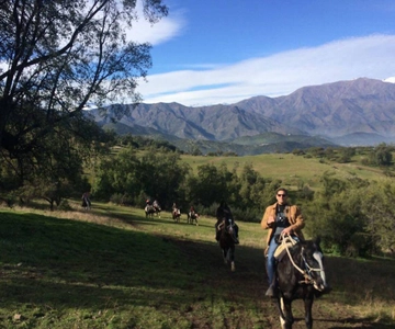 Santiago: Private Andes Foothills Horseback Riding. Half day