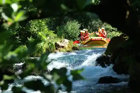 Van Omiš: Cetina River Rafting Trip met onderwatergrot
