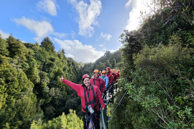 Rotorua: Tour guidato a piedi con zipline e camminata sulla scogliera vulcanica