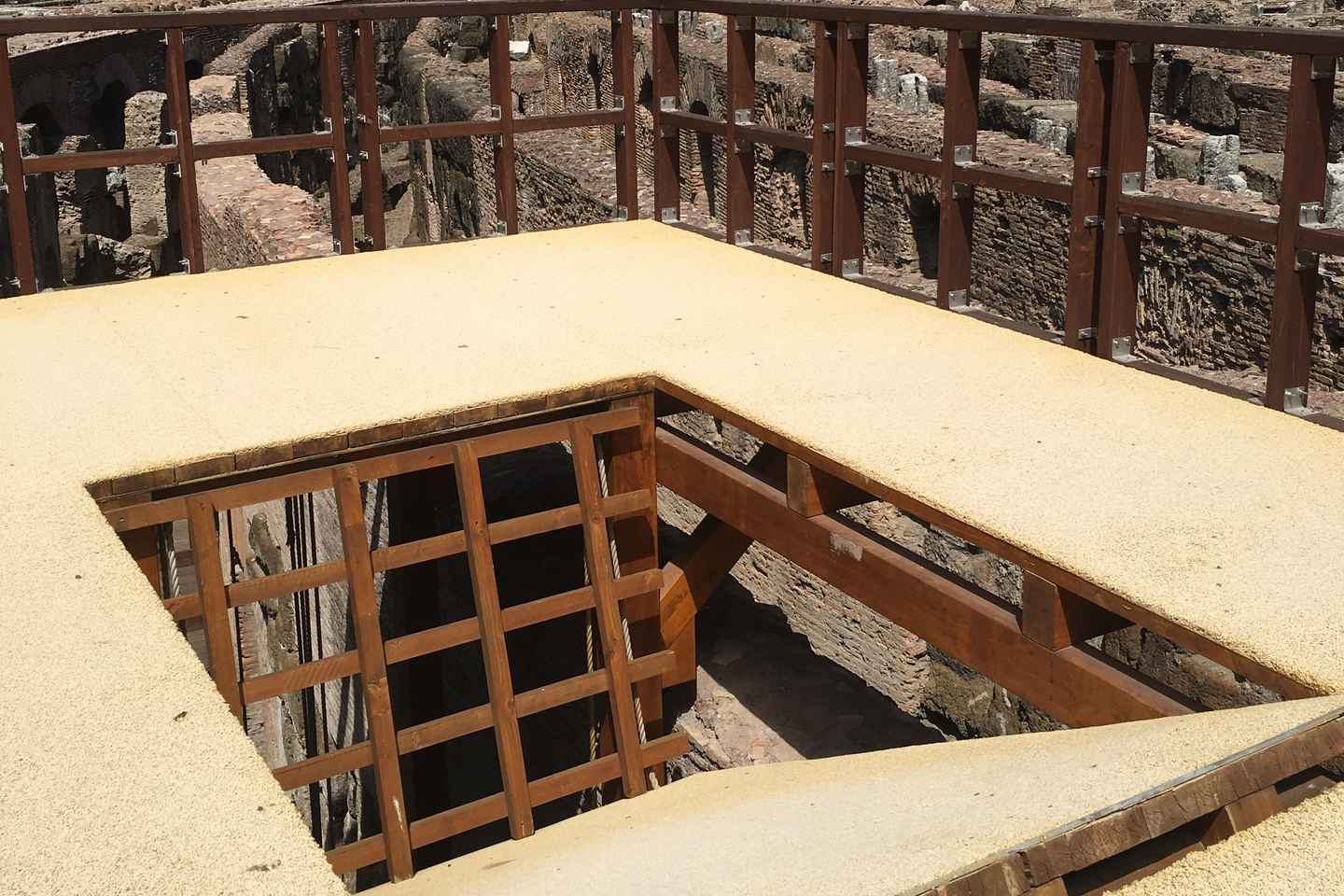 Rome: Exclusive Colosseum Underground and Roman Forum Tour