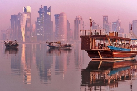 Doha: Crucero en dhow y paseo por la CornicheRecogida y devolución