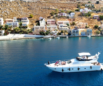 Cidade de Rodes: Cruzeiro de iate de dia inteiro em Symi com refeições e bebidas