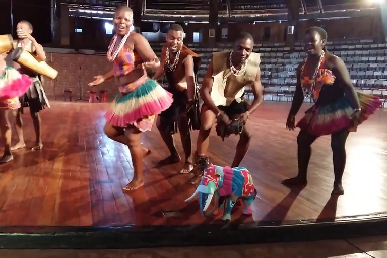 De Nairóbi: Passeio e show de dança cultural em Bomas of KenyaExcursão Cultural da Tarde a Bomas do Quênia em Nairóbi