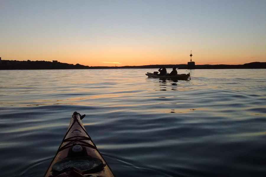 Portland, Maine: Kajaktour bei Sonnenuntergang mit einem Guide. Foto: GetYourGuide