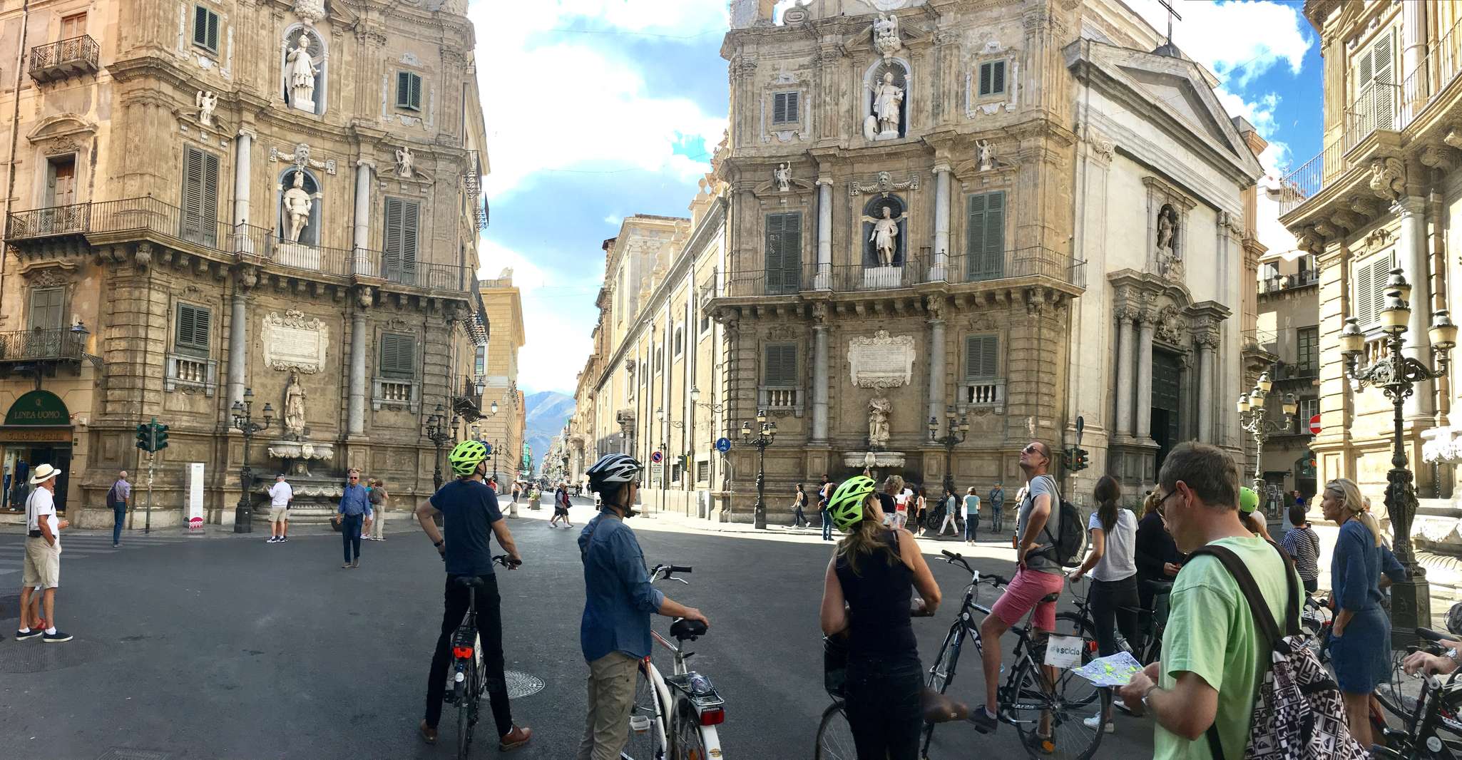 Palermo, Centro Histórico Visita guiada en bicicleta con degustación de alimentos - Hizvo