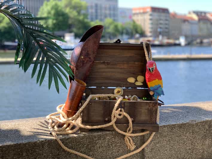 Scavenger hunt for kids in Berlin "Captain Casimir" GetYourGuide