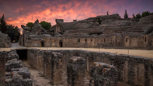 Seville: Private Guided Tour of Italica with Hotel Pickup